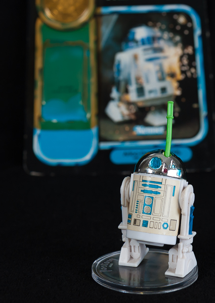 R2 D2 - Pop Up Saber